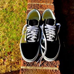 These are woodland como/ Bk/woodlnd